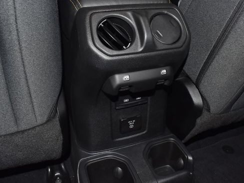 Used 2025 Jeep Wrangler Unlimited Sahara AWD/4WD image 33
