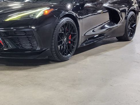 Used 2021 Chevrolet Corvette Stingray Coupe w/ Z51 Performance Package RWD image 17