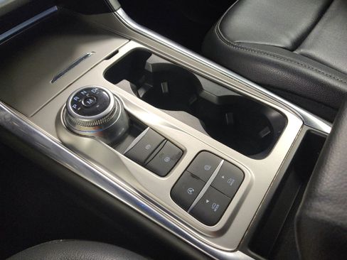 Used 2020 Ford Explorer XLT w/ Equipment Group 202A RWD image 26