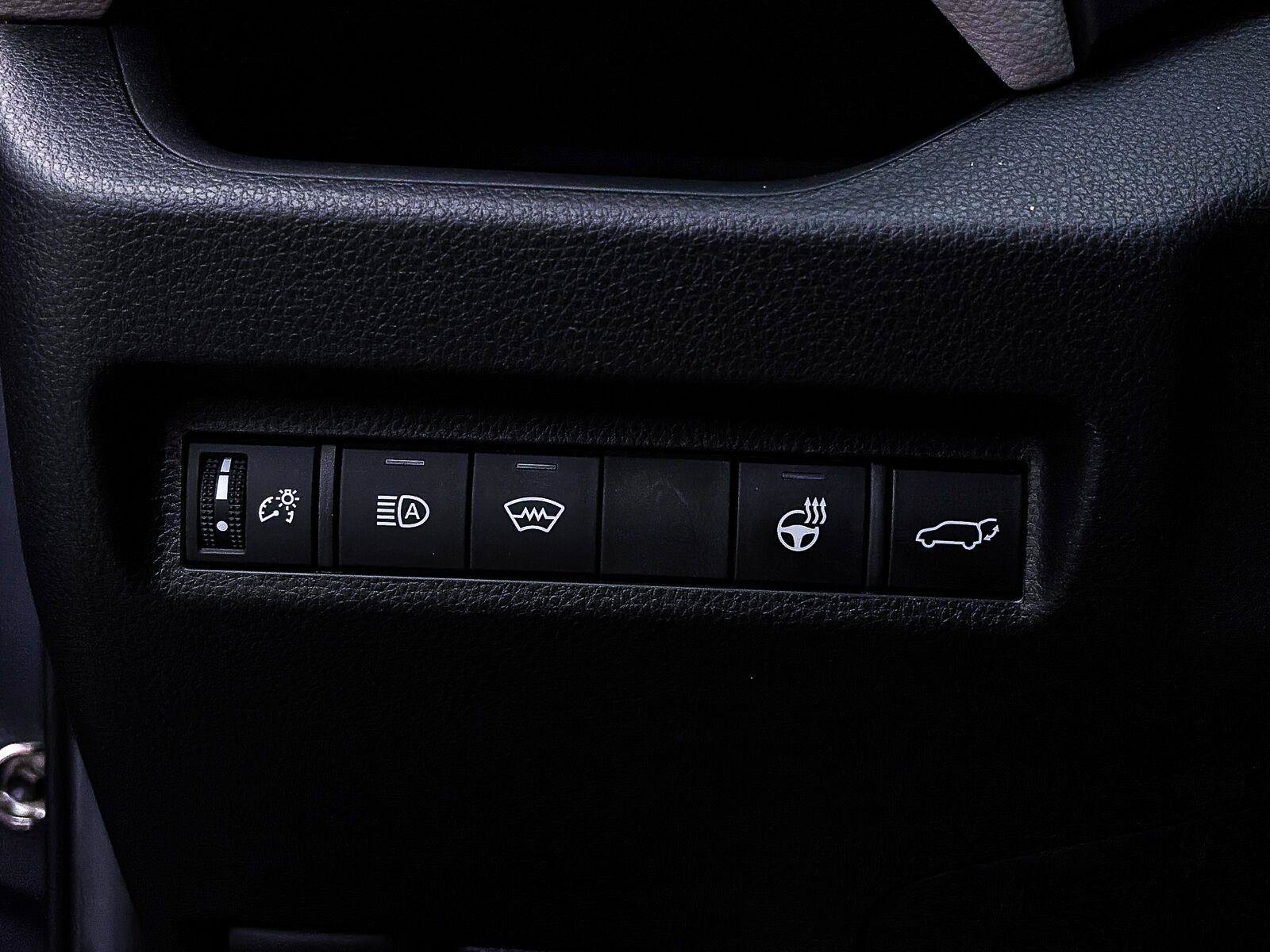 Used 2023 Toyota RAV4 XLE Premium FWD image 6
