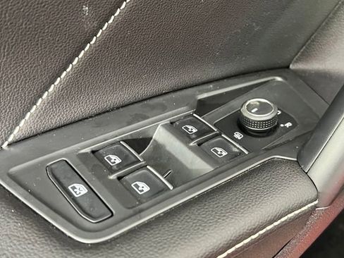 Used 2022 Volkswagen Tiguan SE image 14