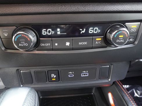 Used 2025 Nissan Frontier Pro-X image 19