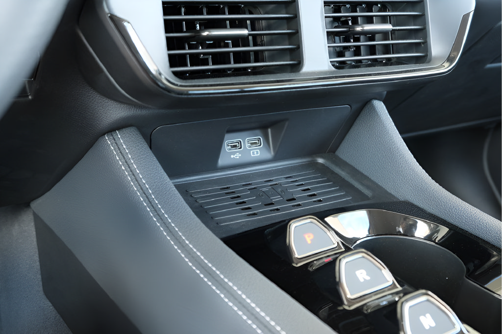 New 2025 VinFast VF 8 Eco AWD/4WD image 12