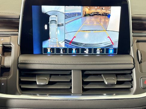 Used 2022 Chevrolet Suburban LT w/ Luxury Package image 14