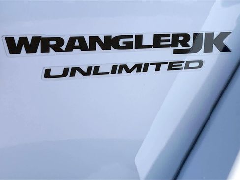 Used 2018 Jeep Wrangler Unlimited Sahara image 9