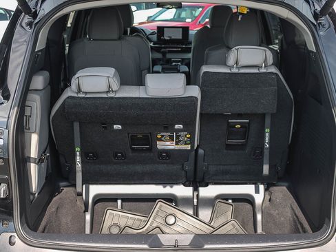Used 2026 Toyota Sienna LE FWD image 26