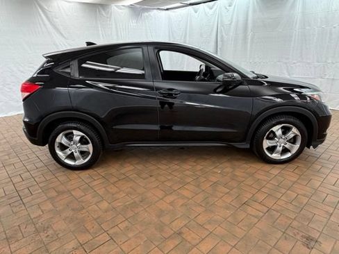 Used 2017 Honda HR-V EX image 11