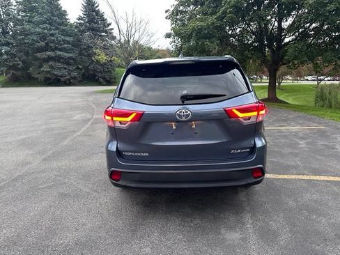 Used 2019 Toyota Highlander XLE AWD/4WD image 4