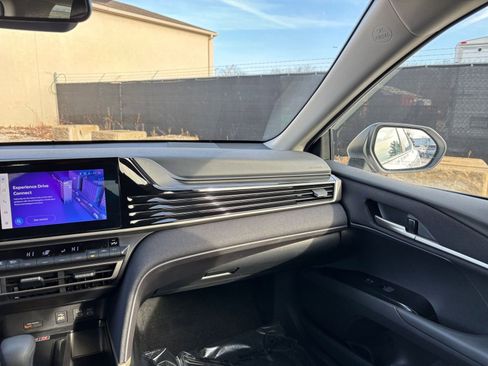 Used 2025 Toyota Camry LE image 34