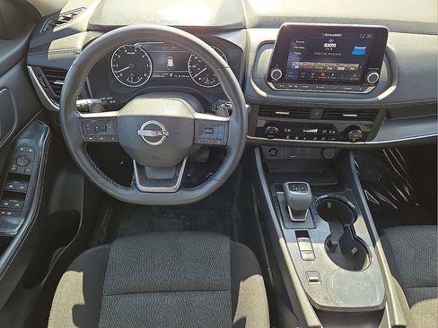 Used 2025 Nissan Rogue SV image 17