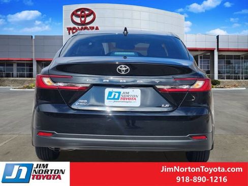 Used 2025 Toyota Camry LE image 7