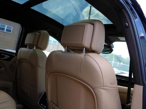 Used 2017 Porsche Macan S image 32