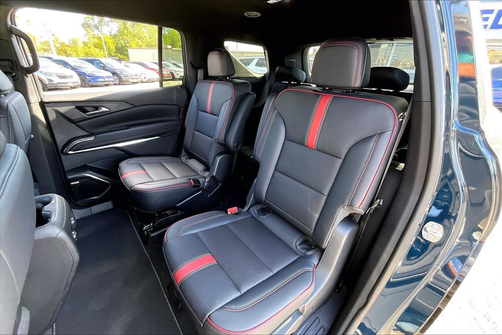 New 2027 Chevrolet Traverse RS FWD image 10