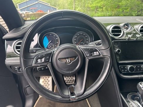 Used 2018 Bentley Bentayga Activity image 26