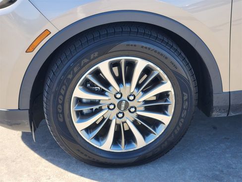 Used 2019 Lincoln Nautilus Select image 11