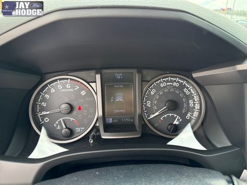 Used 2019 Toyota Tacoma TRD Off-Road image 17