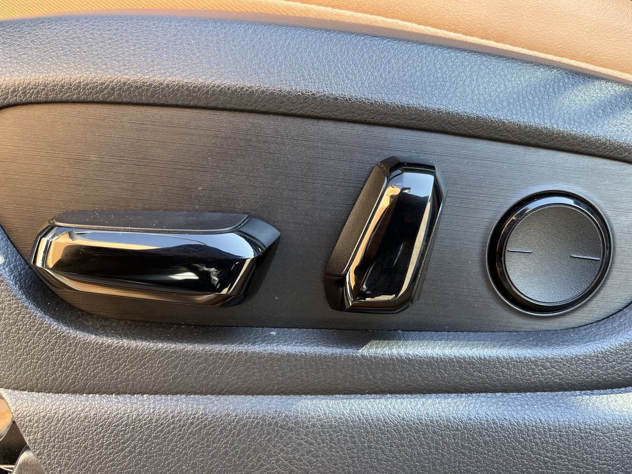Used 2024 Lexus RZ 300e Premium w/ Accessory Package (Z1) FWD image 24