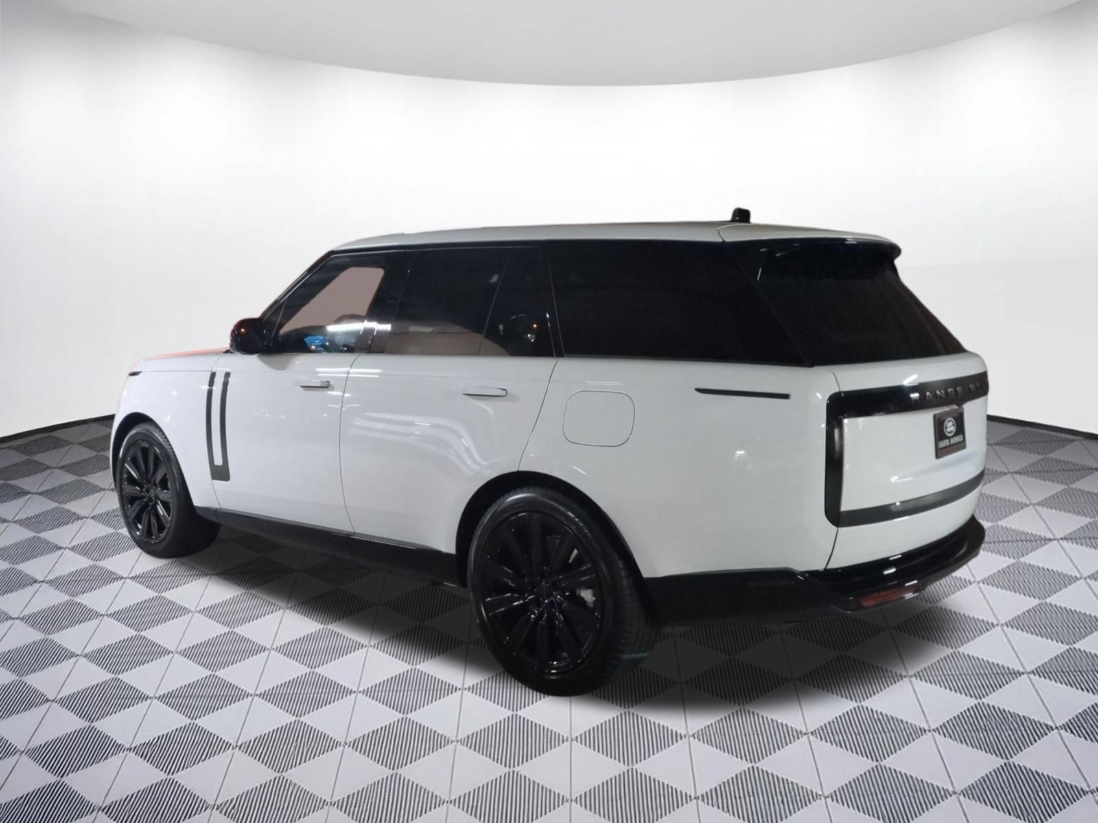 New 2026 Land Rover Range Rover SE AWD/4WD image 3