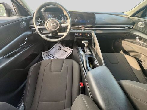Used 2024 Hyundai Elantra SEL FWD image 2