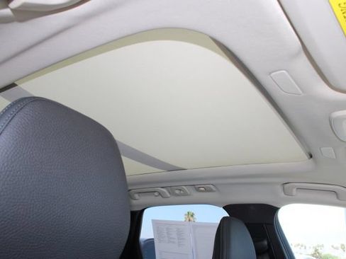 Used 2025 Volvo XC60 B5 Plus AWD/4WD image 6