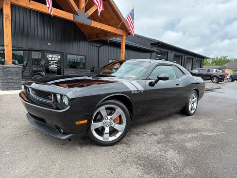 Used 2009 Dodge Challenger R/T RWD image 1