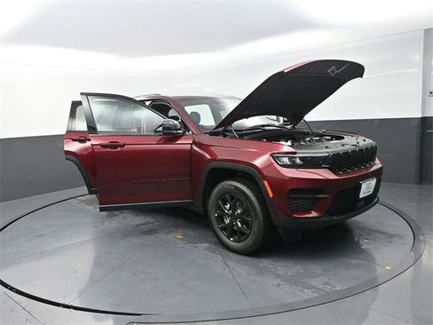 New 2025 Jeep Grand Cherokee Altitude image 25