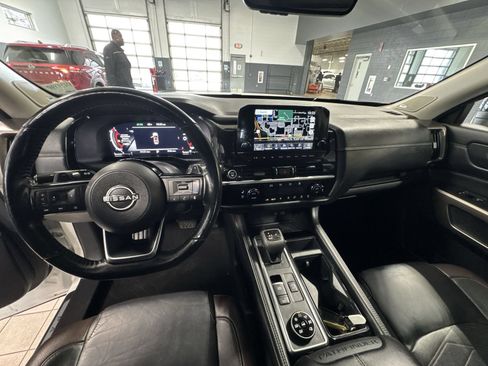 Certified 2023 Nissan Pathfinder Platinum AWD/4WD image 33