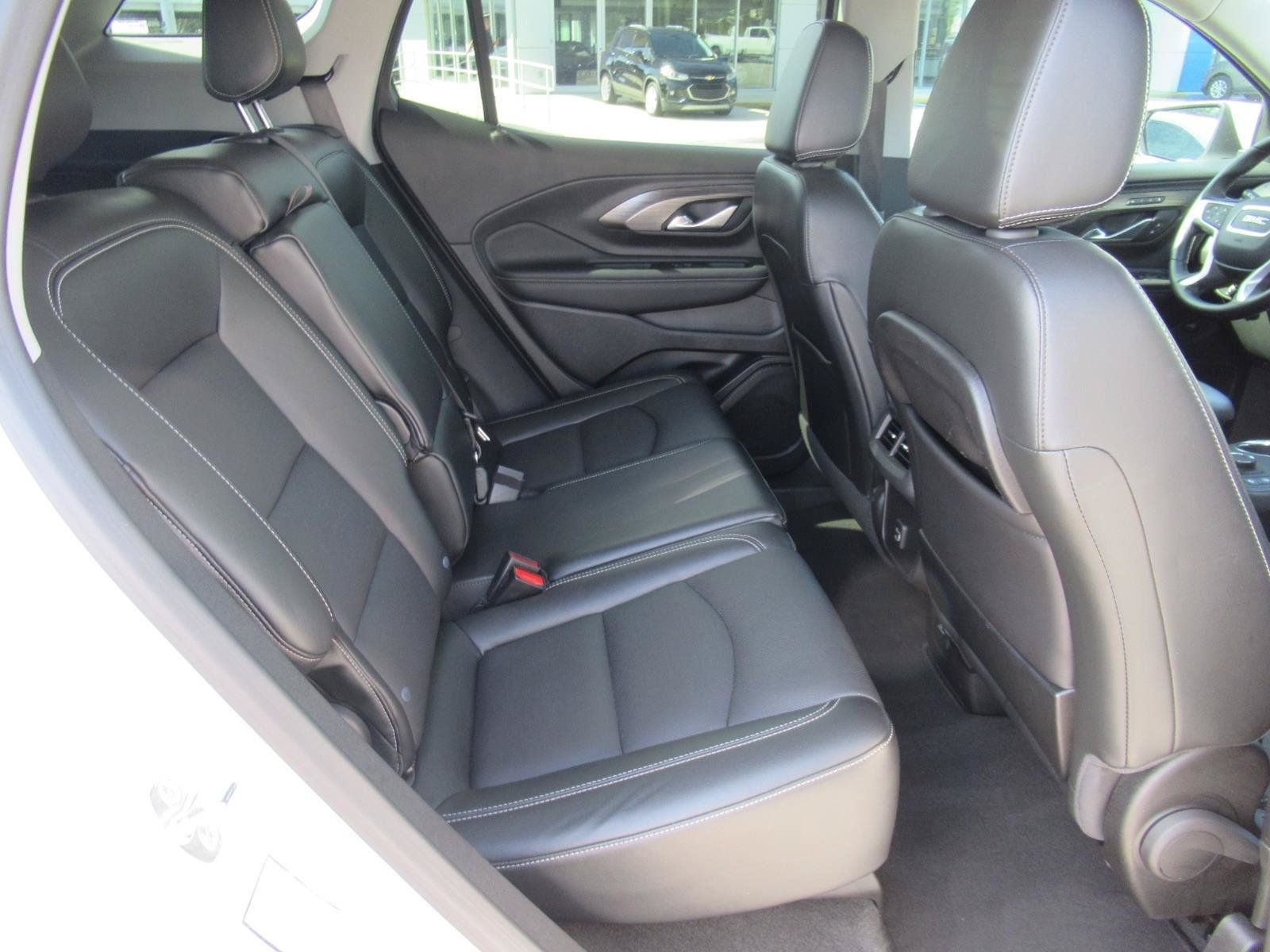 Used 2024 GMC Terrain SLT AWD/4WD image 34
