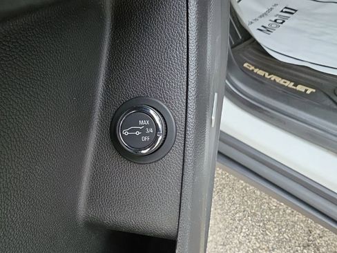 Used 2018 Chevrolet Traverse LT image 23