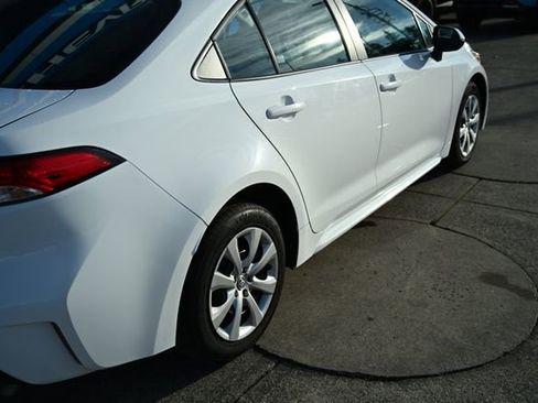 Used 2023 Toyota Corolla LE image 9
