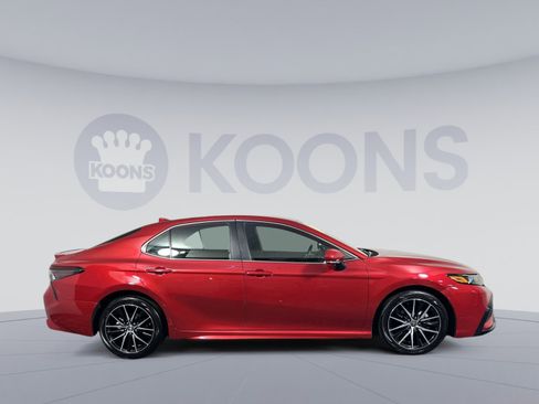 Used 2024 Toyota Camry SE image 8