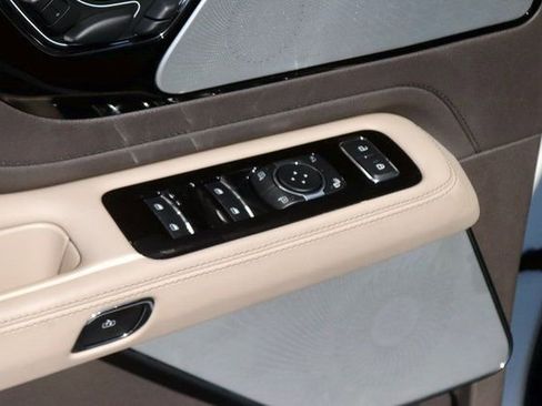 Used 2022 Lincoln Aviator Reserve w/ Equipment Group 201A image 11