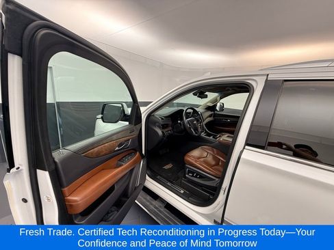 Used 2019 Cadillac Escalade Premium Luxury image 7