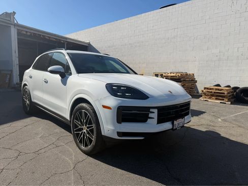 Used 2024 Porsche Cayenne image 2