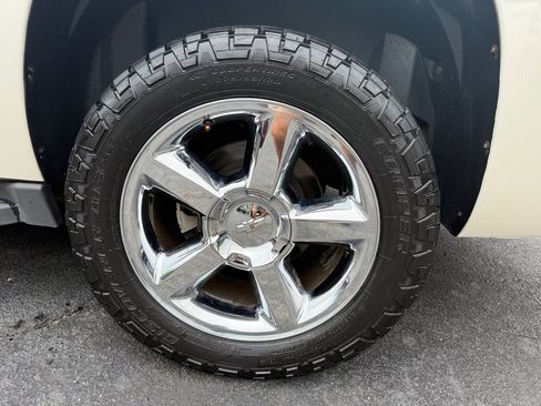 Used 2013 Chevrolet Avalanche LTZ AWD/4WD image 37