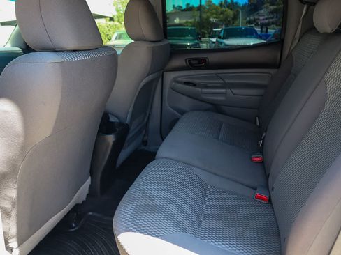 Used 2015 Toyota Tacoma PreRunner w/ SR5 Package RWD image 16