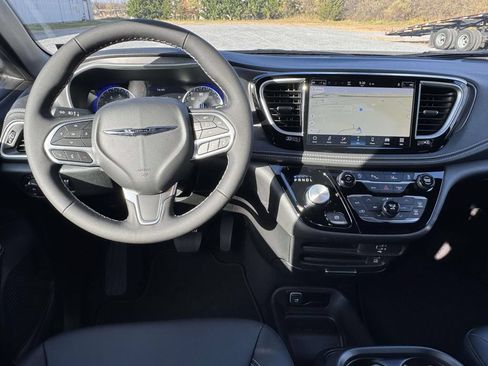 New 2026 Chrysler Pacifica Select FWD image 16