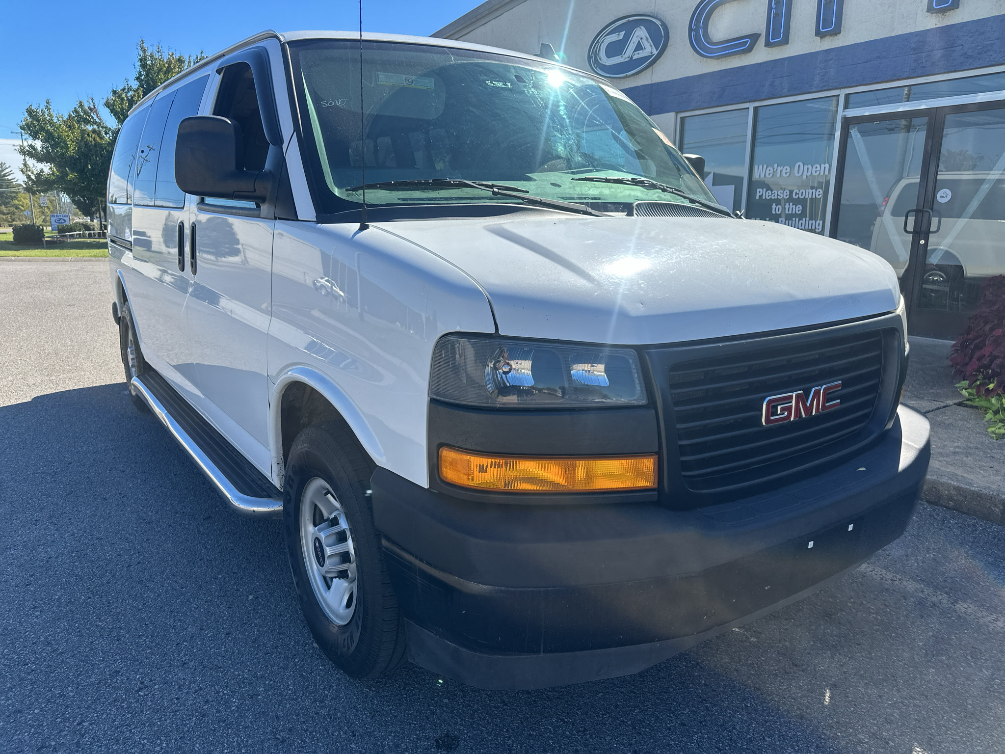 Used 2019 GMC Savana 3500 LS RWD image 1