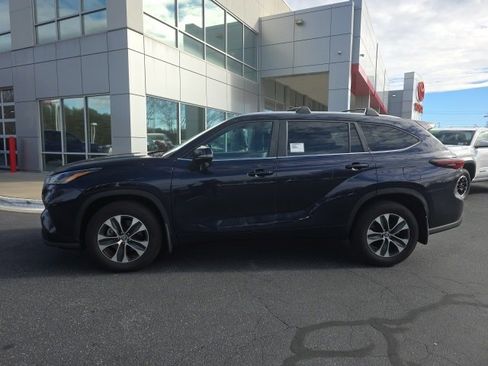 Used 2024 Toyota Highlander XLE image 5