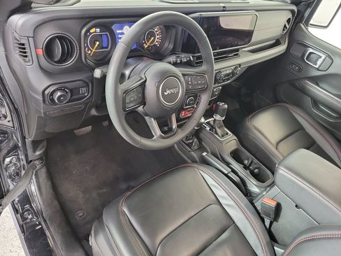 Used 2025 Jeep Wrangler Unlimited Rubicon AWD/4WD image 12