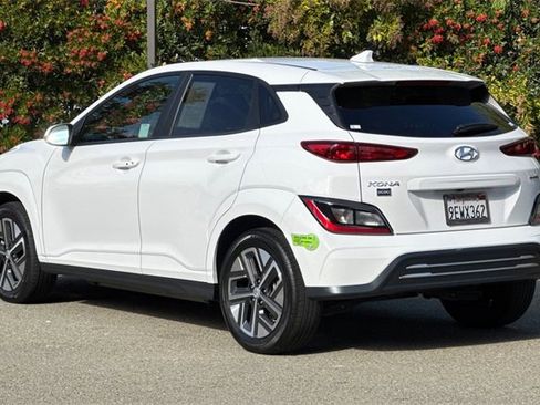 Used 2023 Hyundai Kona SE image 6