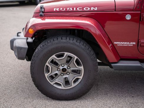 Used 2013 Jeep Wrangler Unlimited Rubicon w/ Connectivity Group image 9