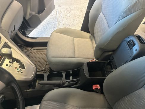 Used 2010 Toyota Matrix S FWD image 21