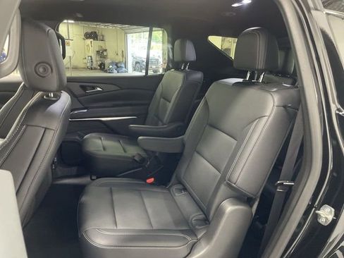 Used 2025 Chevrolet Traverse LT AWD/4WD image 23