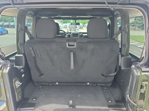 Used 2022 Jeep Wrangler Sport AWD/4WD image 5