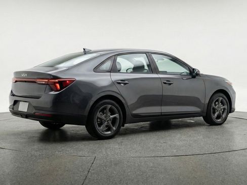 Used 2025 Kia K4 LXS image 9