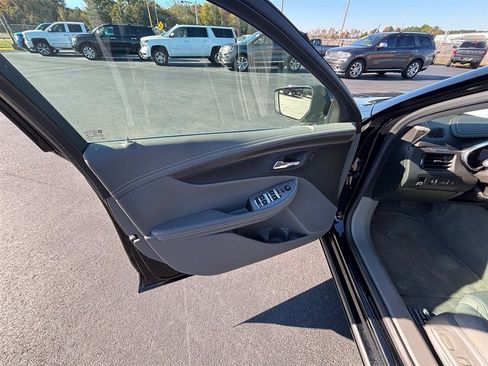 Used 2015 Chevrolet Impala LS w/ LS Convenience Package image 14