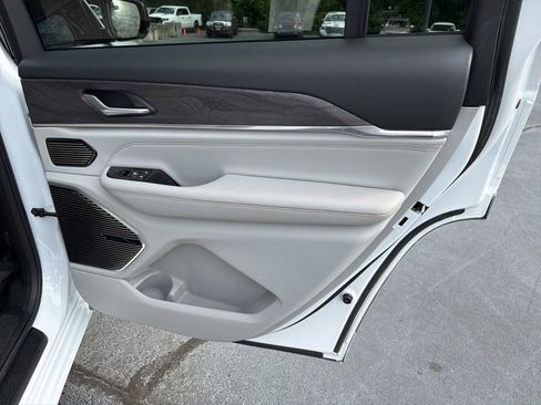 Certified 2023 Jeep Grand Cherokee L Overland w/ Rear Seat Video Group I AWD/4WD image 22
