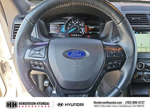 Used 2018 Ford Explorer XLT w/ Equipment Group 202A FWD image 22