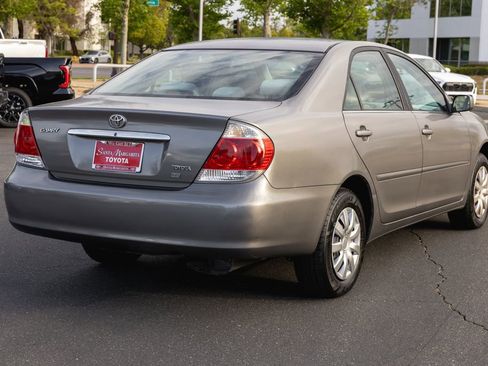 Used 2005 Toyota Camry LE FWD image 5